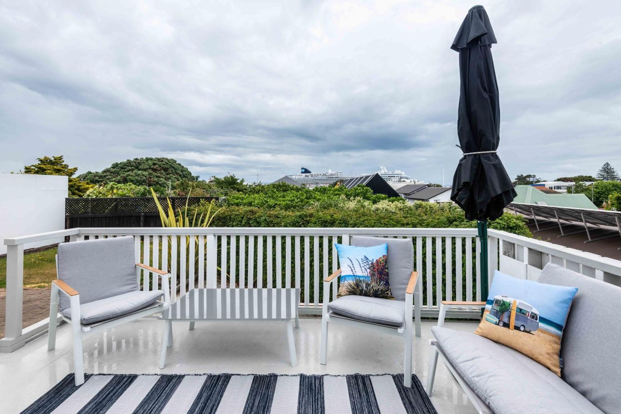Awesome Beach House On Oceanview Road マウント・マウンガヌイ エクステリア 写真